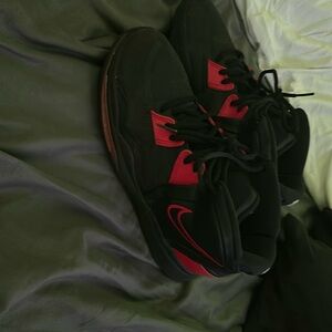 Kyrie infinity bred (GS)